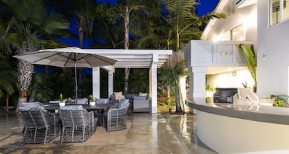 Paradise Palms Retreat: Lux Vacay or Wedding! -- Welcome to Paradise!