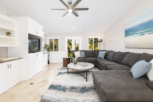 Paradise Palms Retreat: Lux Vacay or Wedding! -- Welcome to Paradise!