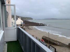 Apartment, 2 Bedrooms (Lookout apartment) | Blackout drapes, free WiFi, bed sheets