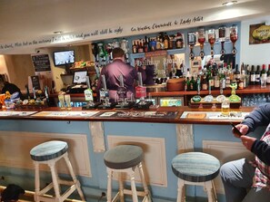 Bar (on property) - Halfway House Inn (Torpoint)