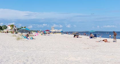Beach House 🌴 Gulfport “ Sandy Bottoms” <br>3 bed / 3 bath townhouse! <br>