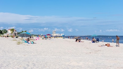 Beach House 🌴 Gulfport “ Sandy Bottoms” <br>3 bed / 3 bath townhouse! <br>
