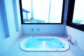 Chartered Villa | Jetted tub - Villa Mon Temps Awaji (Awaji)