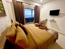 Minibar, cortinas blackout, wifi gratis y ropa de cama