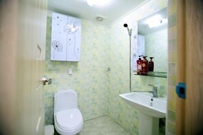 문섬 | 욕실 | 샤워 시설, 무료 세면용품, 타월