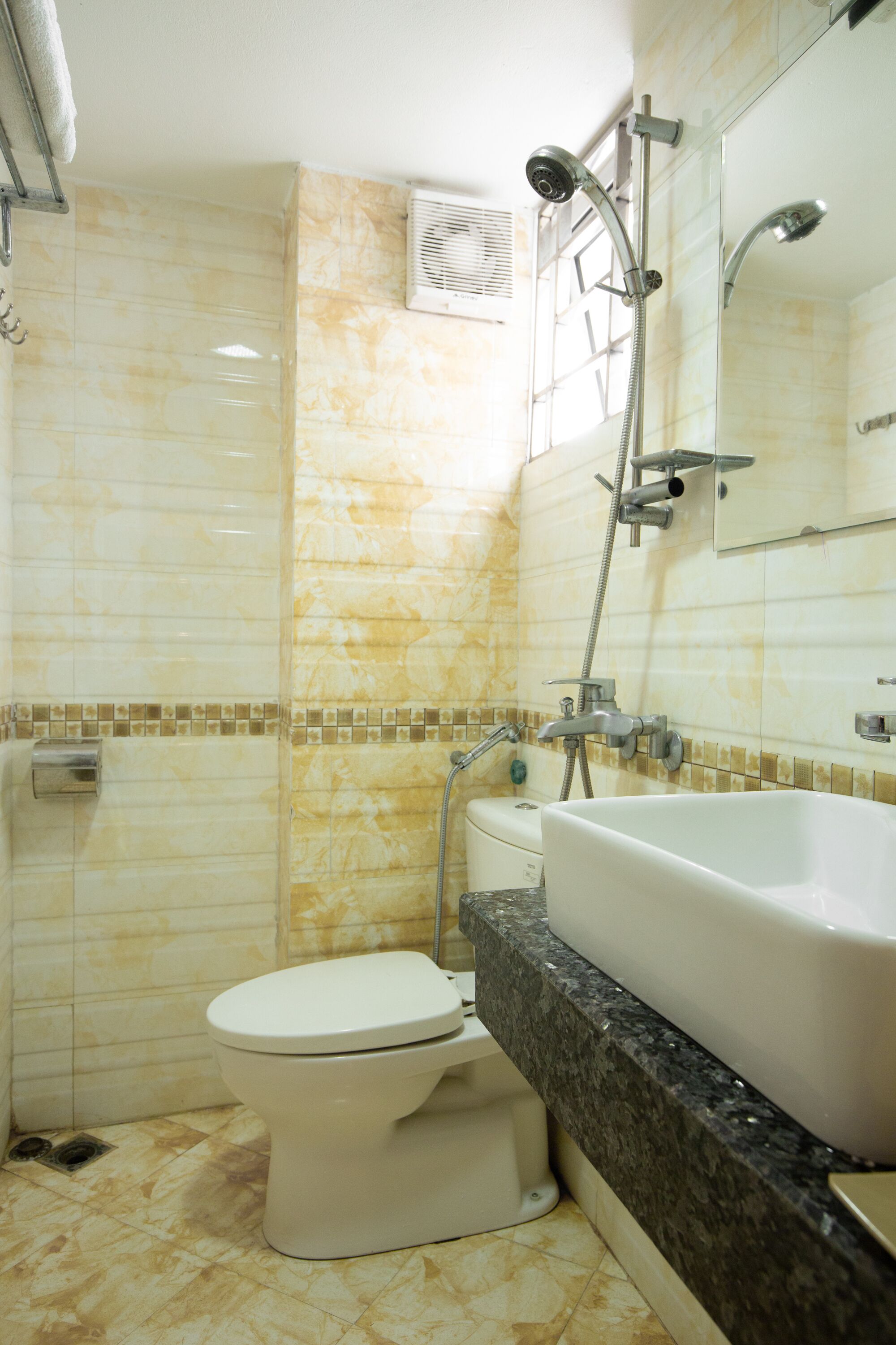 Superior Twin Room | Bathroom | Shower, rainfall showerhead, hair dryer, slippers