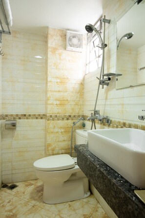 Superior Twin Room | Bathroom | Shower, rainfall showerhead, hair dryer, slippers - Titanic 2 Hotel (Hanoi)