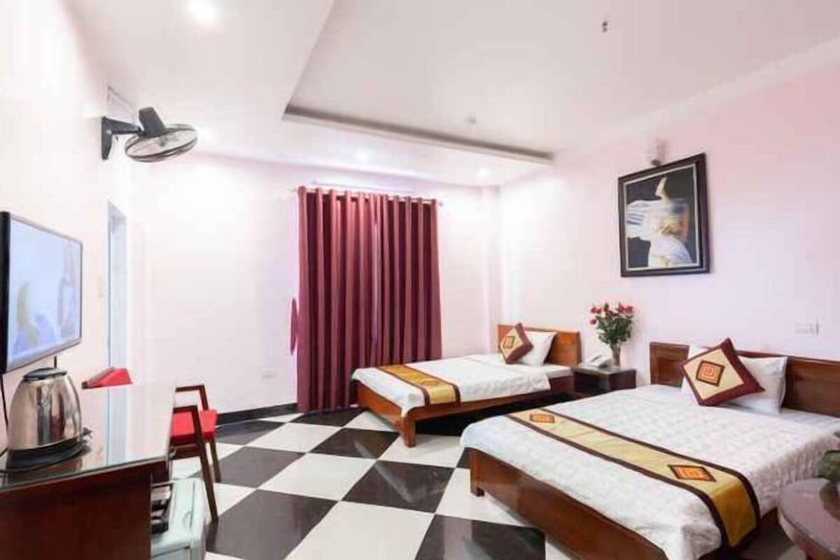 Minibar, skrivbord, arbetsyta för laptop och ljudisolering