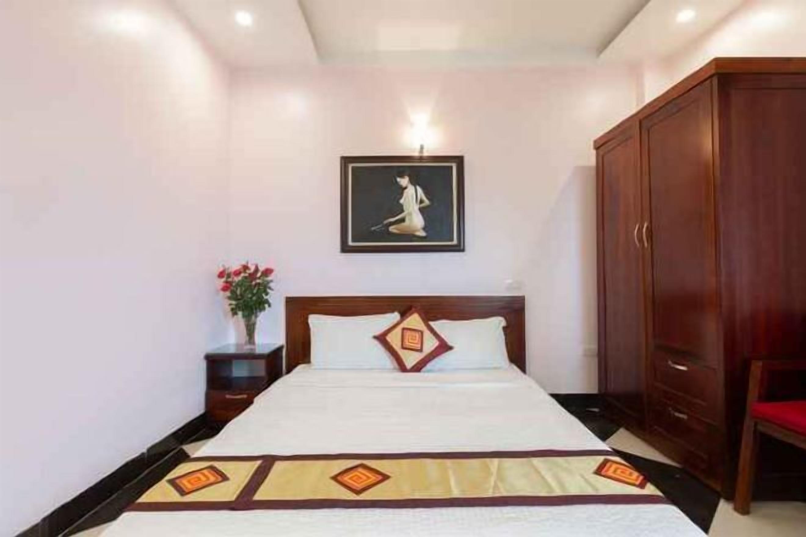 Minibar, escritorio, espacio para trabajar con laptop y insonorización 