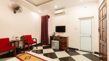 Superior Double Room | Minibar, desk, laptop workspace, soundproofing