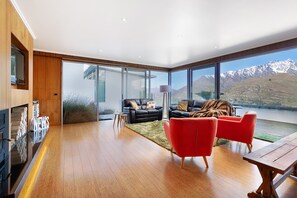 獨棟房屋 | 起居區 | 平面電視