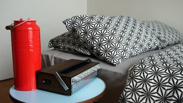 Iron/ironing board, free WiFi, bed sheets