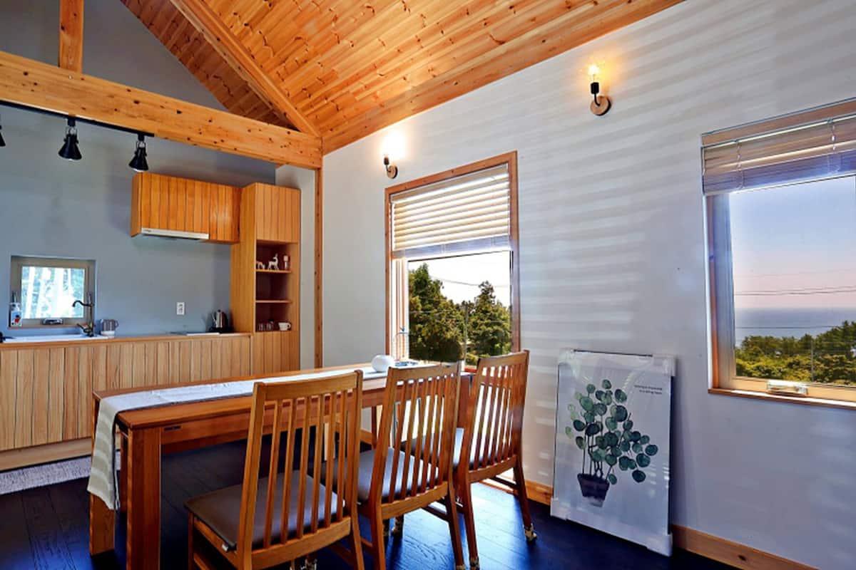 Room (SNUG) | In-room dining