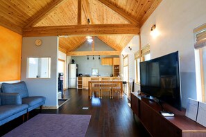 Huone (SNUG) | Oleskelualue | Televisio