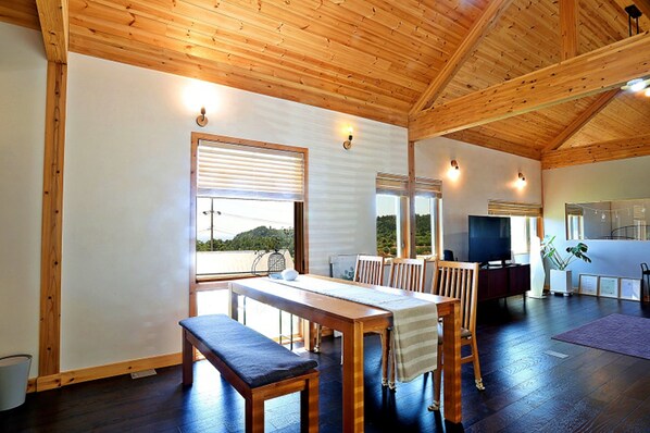 Room (SNUG) | In-room dining - Cottage Shoe (Seogwipo)