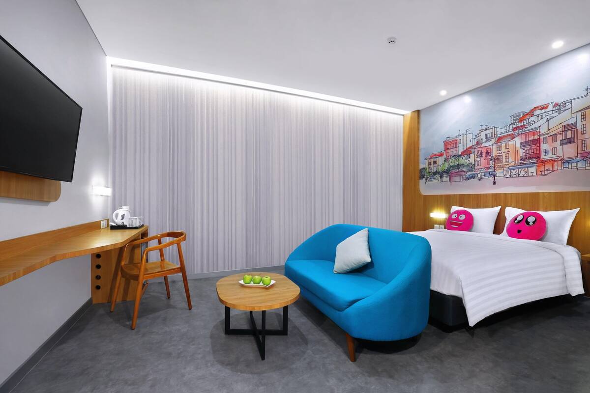 Junior Suite | Hypo-allergenic bedding available, in-room safe, desk, soundproofing