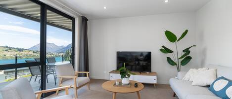 Apartment | Ruang tamu | TV skrin rata, Netflix, perkhidmatan penstriman