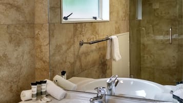Private 5 Bedroom House | Bathroom sink