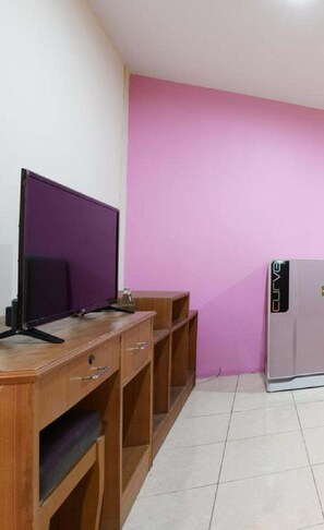 Standard Double Room | Desk, free WiFi, bed sheets