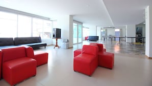 Lobby sitting area - OYO 474 Tara Residence (Thanyaburi)