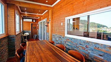 House | In-room dining