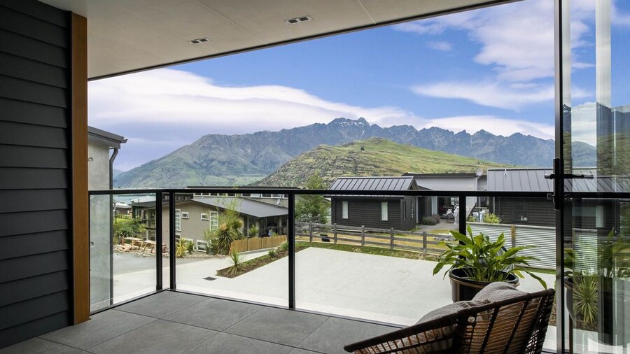 Bright, Modern, Plush - Brand New Townhouse