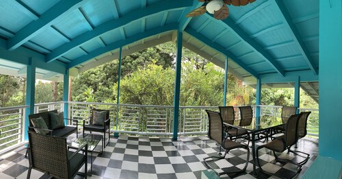 Reconecte con la estancia en una granja espaciosa, convenientemente ubicada en Hilo