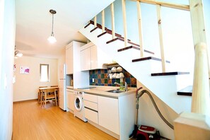 頂級複式房屋 (Grand Family) | 私人小型廚房 | 雪櫃、爐具、電飯煲、廚房用具/餐具/器皿