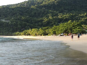 Beach nearby, sun-loungers - Cozy chalet on Maresias beach  (São Sebastião)