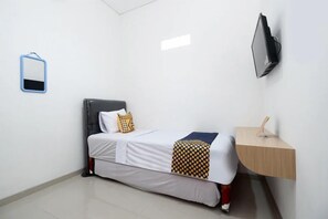 Deluxe Single Room | Free WiFi - SPOT ON 2026 Arta Residence (Semarang)
