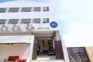 숙박 시설 정면