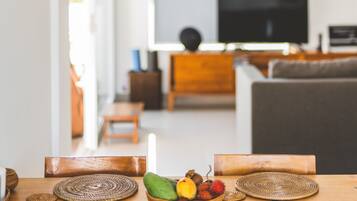 Télévision, livres, chaßne hi-fi