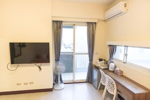 Family Quadruple Room | Desk, free WiFi