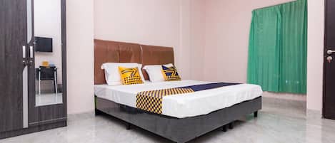 Double Room | Desk, free WiFi, bed sheets