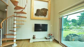 Room (Duplex, 45PY) | Living area | LED TV