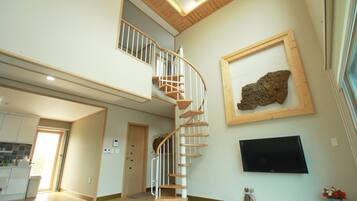 Zimmer (Duplex, 45PY) | Wohnbereich | LED-Fernseher