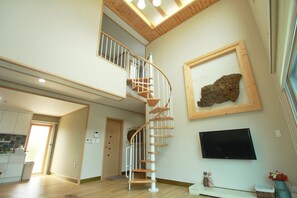 Room (Duplex, 45PY) | Living area | LED TV - Nemo Pension (Seogwipo)