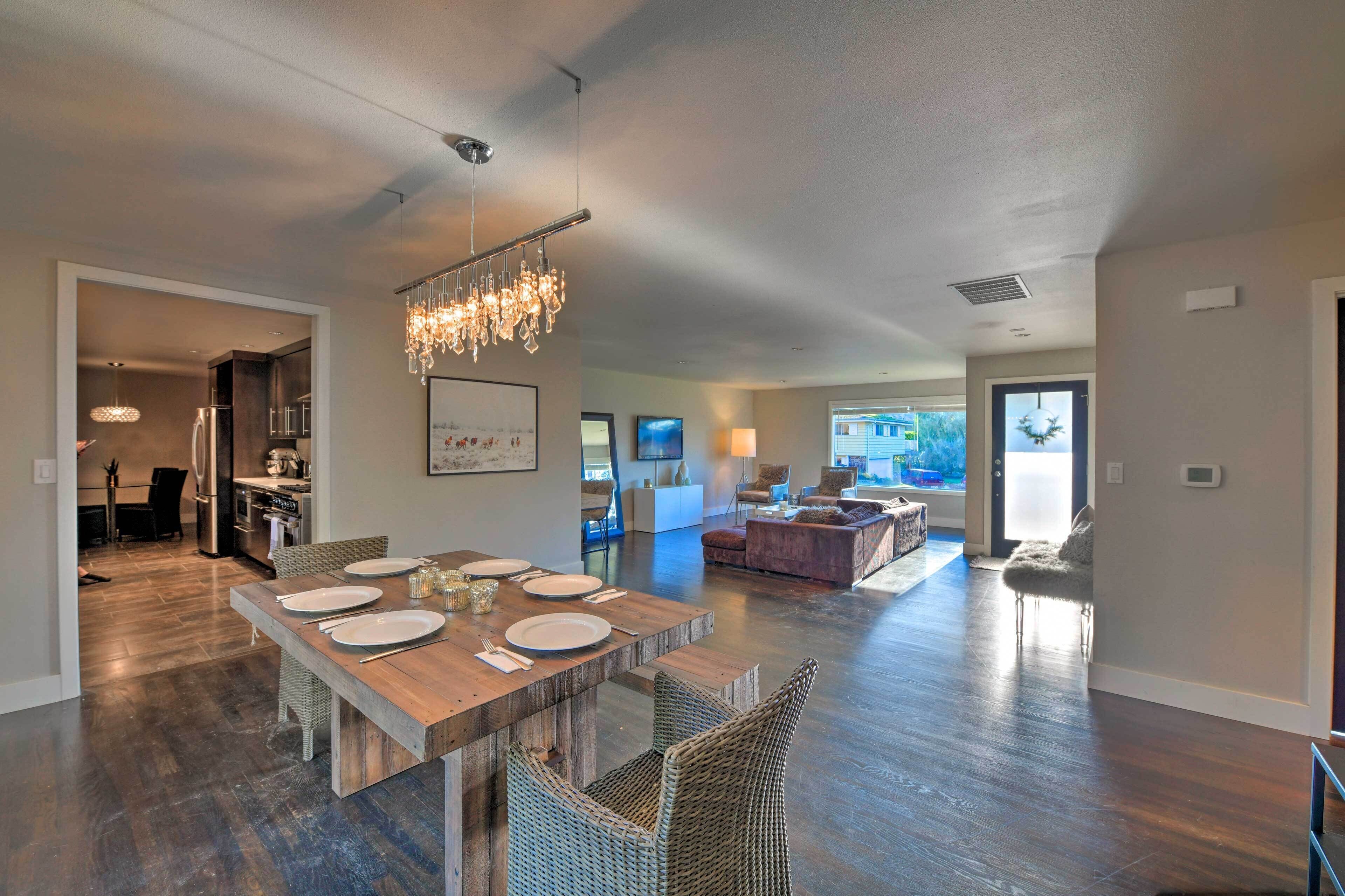 Luxe Kirkland Abode w/ Chic & High-End Décor!