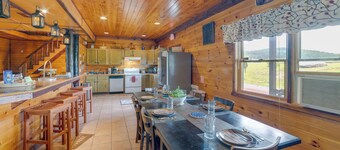 Lakeside Gem: Hot Tub & Game Room in Hancock