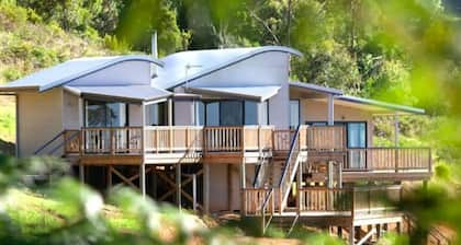 Serendeva: Stunning views, private & EV charger