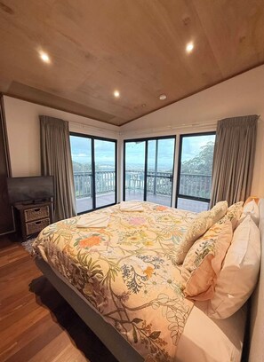 3 bedrooms, iron/ironing board, WiFi, bed sheets - Serendeva: Private Denmark Retreat, Panoramic Views, less than 10mins to town (Shadforth)