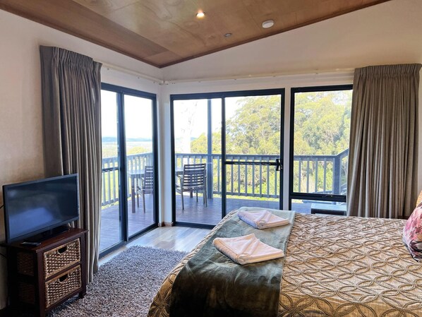 3 chambres, fer et planche à repasser, Wi-Fi, draps fournis