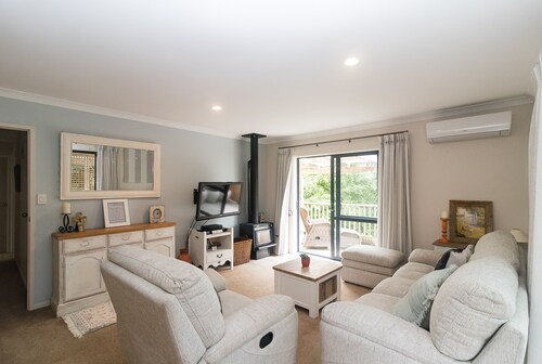 Cottage -  2 minute drive to Orewa Beach with it's 3km of golden sands