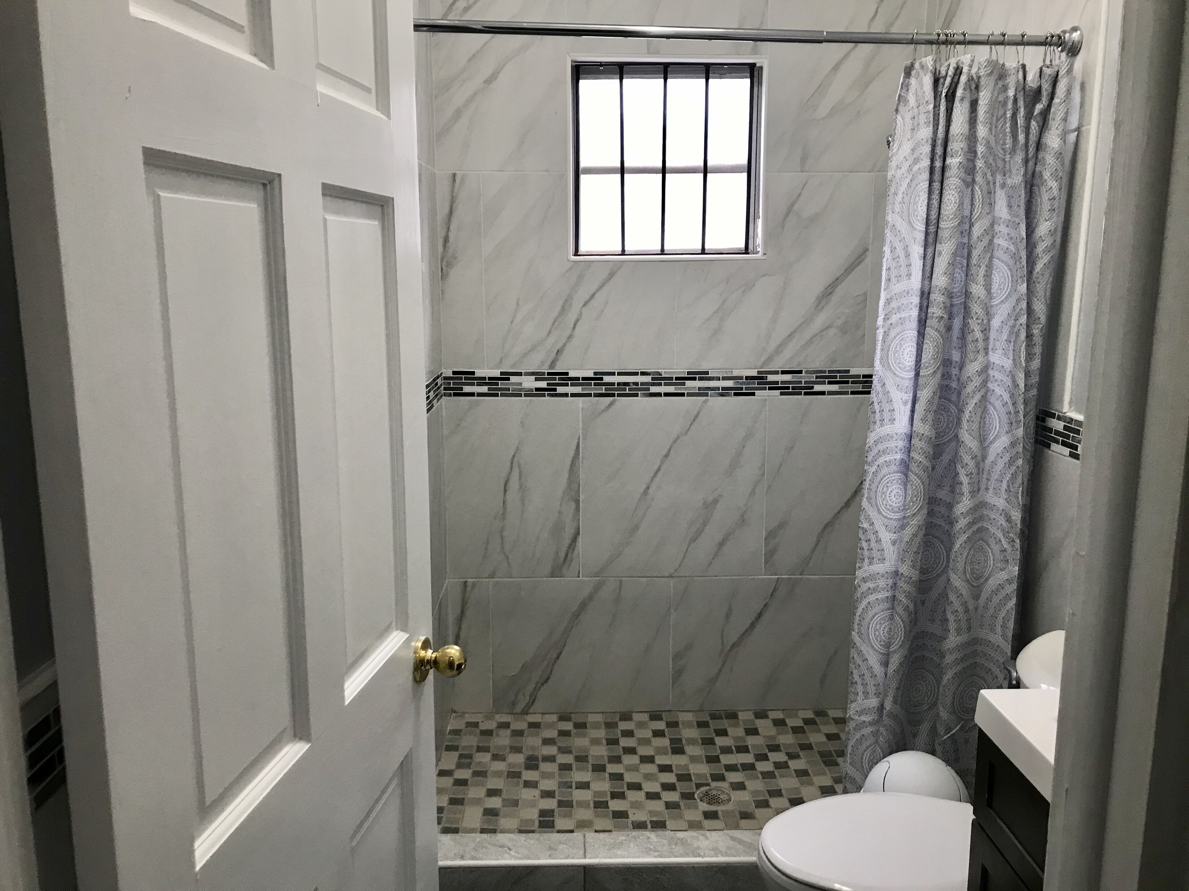 Standard Single Room | Bathroom | Shower, towels, toilet paper