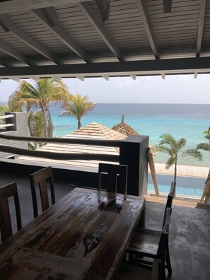 Outdoor dining - INCLUSIV Pickup Truck! Design Beachhouse - Ocean access/own reef, fiber internet (Kralendijk)