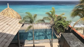 Ääretön uima-allas