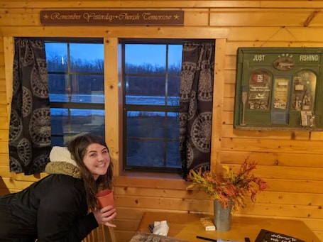 Interior. Log Cabin on the Water - Free Kayaks!