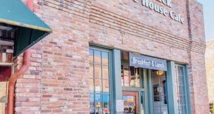 3 Bed Apt Home Right Across from the Hospital.