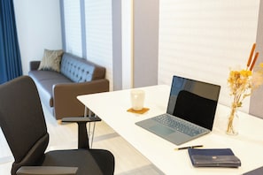 1 habitación, escritorio, wifi gratis y ropa de cama