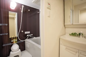 Combined shower/tub, free toiletries, hair dryer, slippers